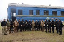 Як діють поліцейські в разі повідомлення про замінування потяга Фото