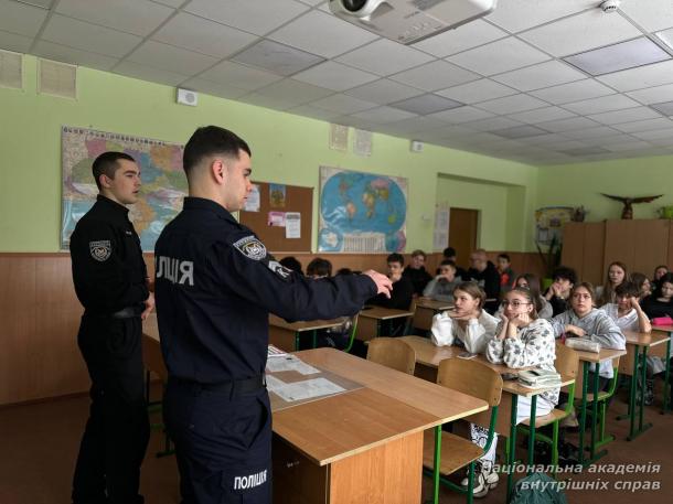 Представники Парламенту НАВС провели профорієнтаційну зустріч з учнями Софіївсько-Борщагівського ліцею Представники Парламенту НАВС провели профорієнтаційну зустріч з учнями Софіївсько-Борщагівського ліцею