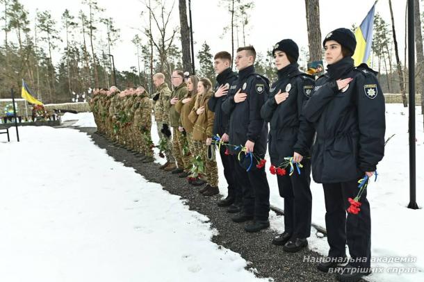 Курсанти НАВС ушанували пам’ять загиблих у битві за Мощун» Курсанти НАВС ушанували пам’ять загиблих у битві за Мощун»