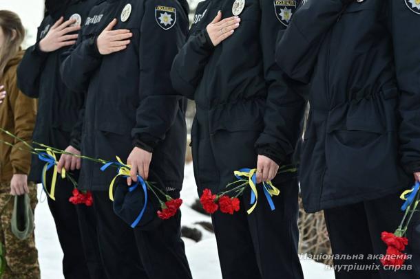 Курсанти НАВС ушанували пам’ять загиблих у битві за Мощун» Курсанти НАВС ушанували пам’ять загиблих у битві за Мощун»