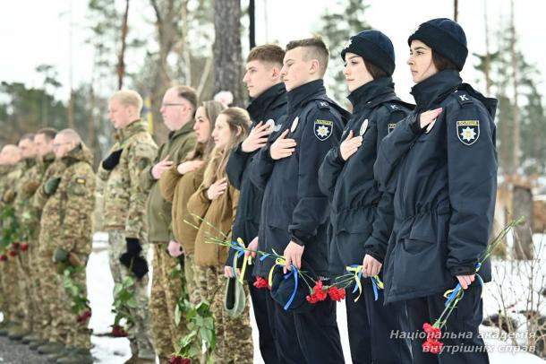 Курсанти НАВС ушанували пам’ять загиблих у битві за Мощун» Курсанти НАВС ушанували пам’ять загиблих у битві за Мощун»