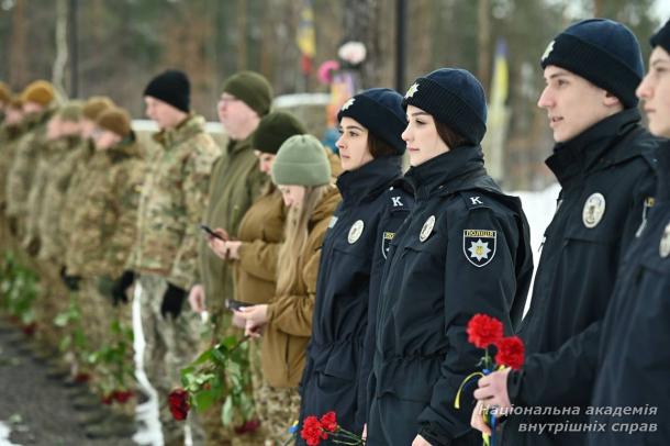 Курсанти НАВС ушанували пам’ять загиблих у битві за Мощун» Курсанти НАВС ушанували пам’ять загиблих у битві за Мощун»