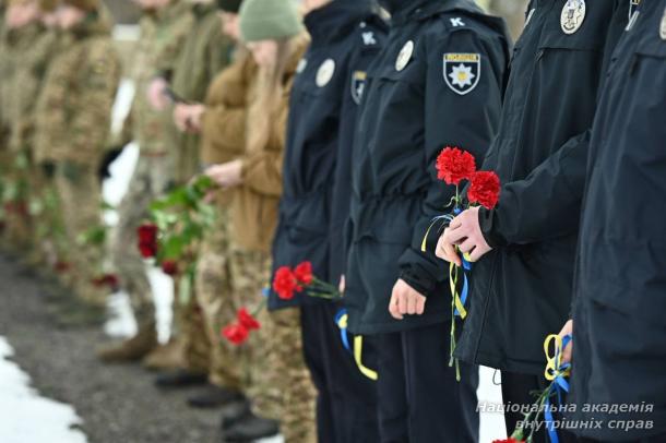 Курсанти НАВС ушанували пам’ять загиблих у битві за Мощун» Курсанти НАВС ушанували пам’ять загиблих у битві за Мощун»