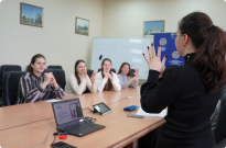 Засідання гуртка «Науковий діалог: мова, жест і право» у форматі тренінгу із жестової мови Фото