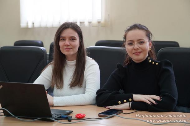 Засідання гуртка «Науковий діалог: мова, жест і право» у форматі тренінгу із жестової мови