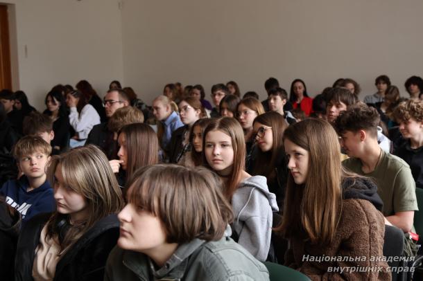 Профорієнтаційні заходи: викладачі, курсанти і студенти НАВС відвідали київські ліцеї та школи