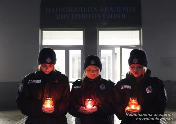 Курсанти ННІПД НАВС долучилися до акції «Запали свічку» у День пам’яті жертв Голодомору. Курсанти ННІПД НАВС долучилися до акції «Запали свічку» у День пам’яті жертв Голодомору.