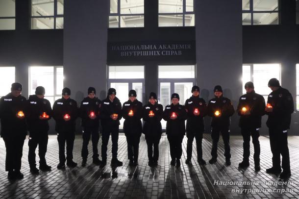 Курсанти ННІПД НАВС долучилися до акції «Запали свічку» у День пам’яті жертв Голодомору. Курсанти ННІПД НАВС долучилися до акції «Запали свічку» у День пам’яті жертв Голодомору.