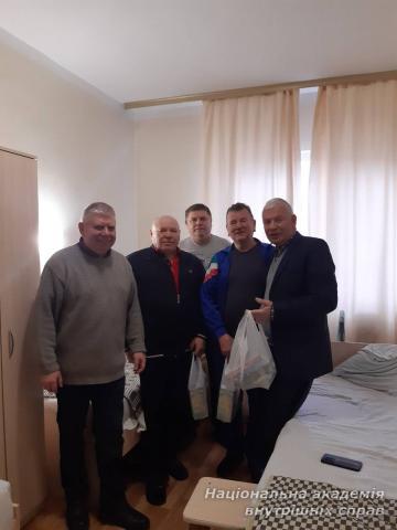 Представники Ради ветеранів НАВС відвідали поранених захисників у шпиталі