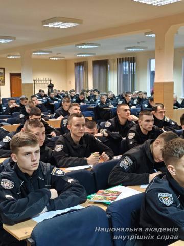 Випускники НАВС готуються до служби: у фокусі уваги – документування воєнних злочинів Випускники НАВС готуються до служби: у фокусі уваги – документування воєнних злочинів