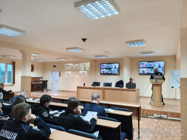 Випускники НАВС готуються до служби: у фокусі уваги – документування воєнних злочинів Випускники НАВС готуються до служби: у фокусі уваги – документування воєнних злочинів