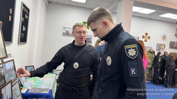 Здобувачі освіти НАВС відвідали виставку в Музеї МВС України