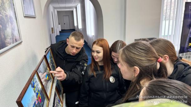 Здобувачі освіти НАВС відвідали виставку в Музеї МВС України