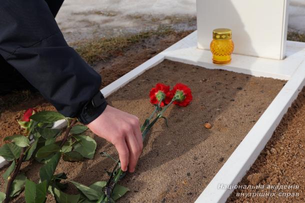 Пам’ятаємо кожного: курсанти ННІПД вшанували загиблих оборонців України