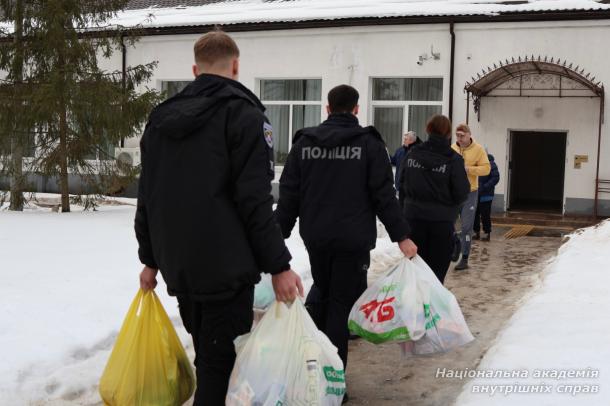 Турбота й підтримка: курсанти відвідали ветеранів у реабілітаційному центрі