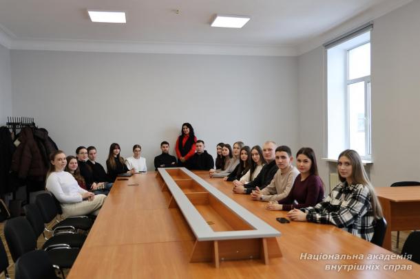 Мова права в епоху глобалізації: студенти обговорили виклики наукової комунікації