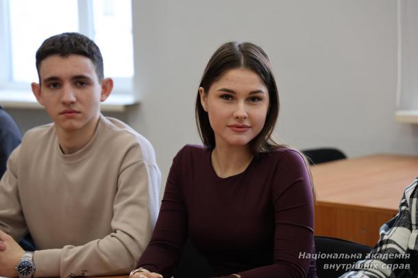 Мова права в епоху глобалізації: студенти обговорили виклики наукової комунікації