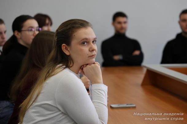 Мова права в епоху глобалізації: студенти обговорили виклики наукової комунікації