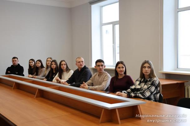 Мова права в епоху глобалізації: студенти обговорили виклики наукової комунікації