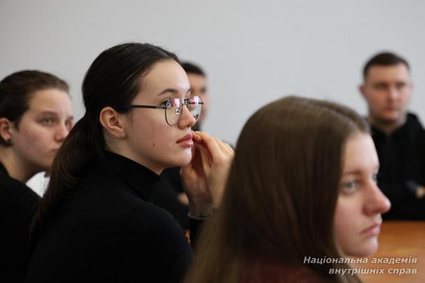 Мова права в епоху глобалізації: студенти обговорили виклики наукової комунікації