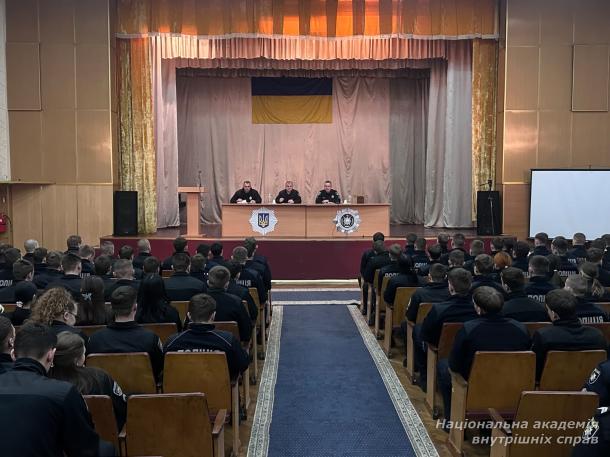 Про принципи, дисципліну та відповідальність: зустріч здобувачів освіти ННЕКІ з керівництвом академії