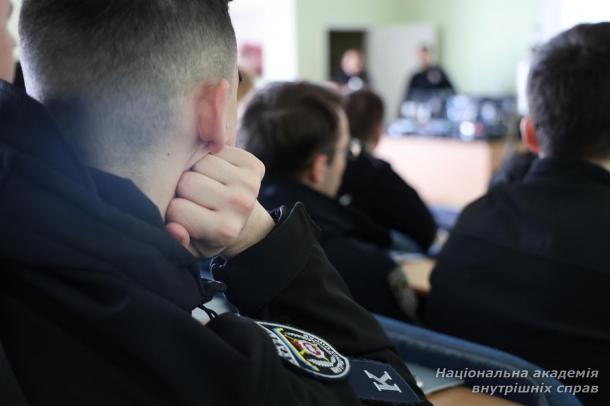 Представники Управління криміналістичного забезпечення ГСУ НПУ долучаються до підготовки майбутніх слідчих