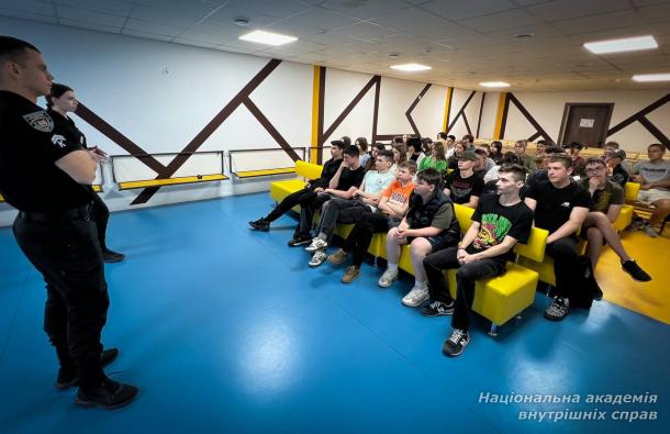Правоохоронна справа — вибір майбутніх лідерів: профорієнтаційна зустріч у Гатненському ліцеї