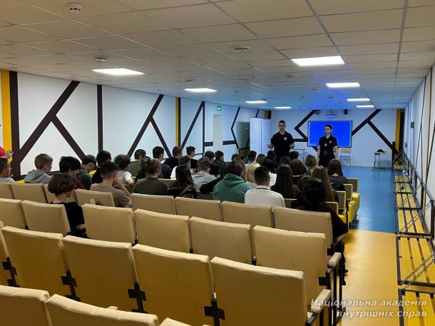 Правоохоронна справа — вибір майбутніх лідерів: профорієнтаційна зустріч у Гатненському ліцеї
