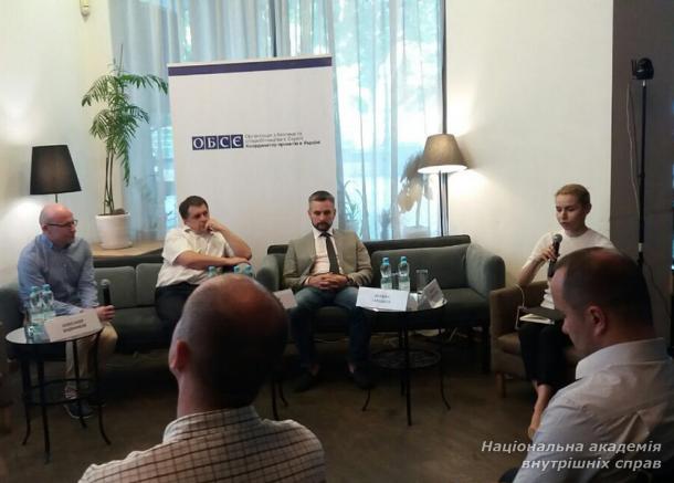 Участь курсантів і представників кафедри кримінального права НАВС у дискусії «Конституція та боротьба з корупцією: блукаючи Задзеркаллям?»