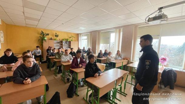 Заступник голови Парламенту курсантського (студентського) самоврядування НАВС провів профорієнтаційну Заступник голови Парламенту курсантського (студентського) самоврядування НАВС провів профорієнтаційну