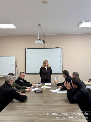 Психологічна безпека як основа ефективної взаємодії: в НАВС відбулося тематичне заняття для працівників кафедри