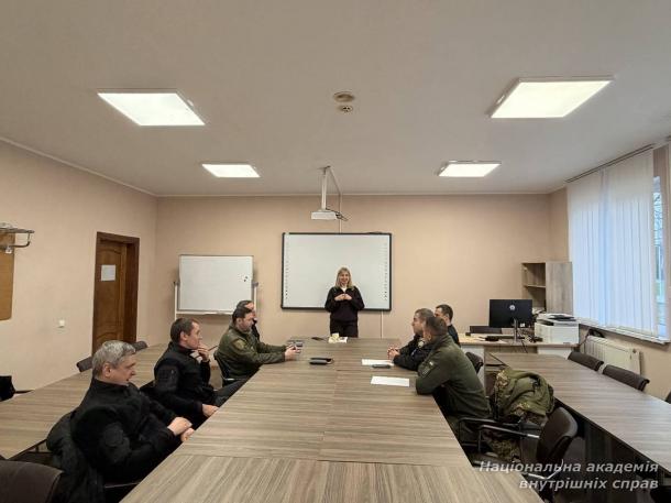 Психологічна безпека як основа ефективної взаємодії: в НАВС відбулося тематичне заняття для працівників кафедри