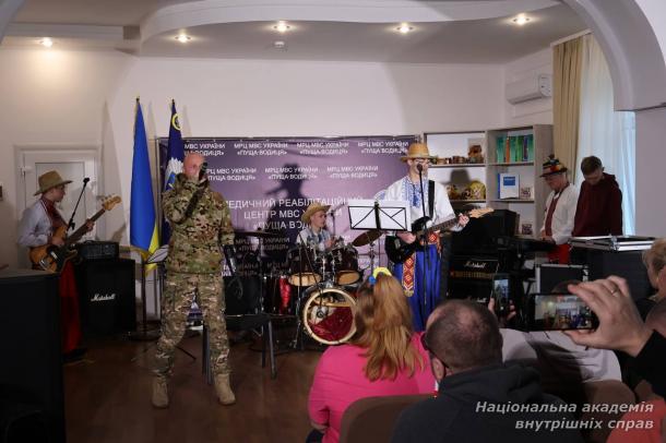 Курсанти ННІПД привітали ветеранів реабілітаційного центру МВС з різдвяними святами