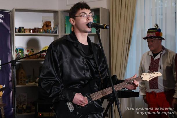 Курсанти ННІПД привітали ветеранів реабілітаційного центру МВС з різдвяними святами