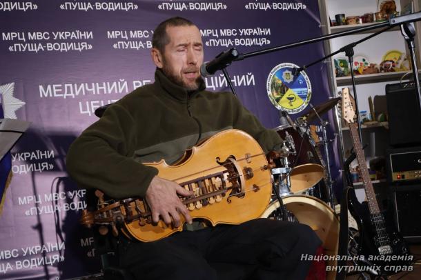 Курсанти ННІПД привітали ветеранів реабілітаційного центру МВС з різдвяними святами