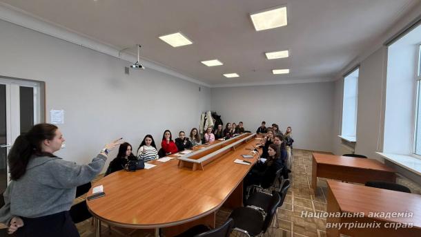 Безбар’єрна комунікація в дії: тренінг із жестової мови для курсантів і студентів