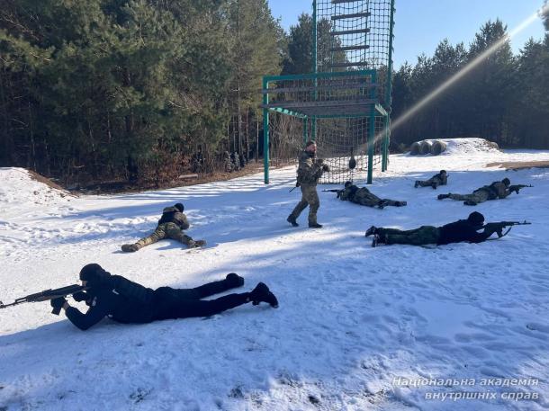 Військова тактика в службовій діяльності поліцейських: практичний тренінг для курсантів НАВС
