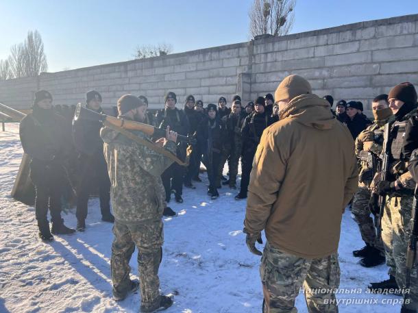 Військова тактика в службовій діяльності поліцейських: практичний тренінг для курсантів НАВС