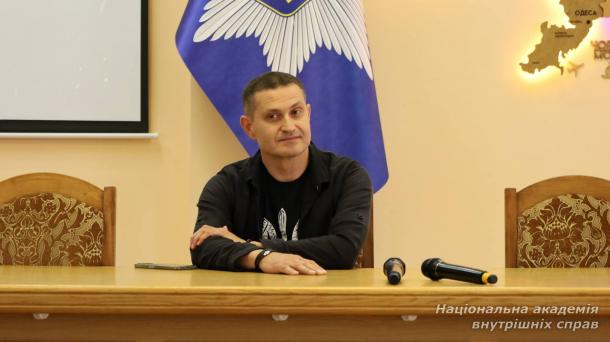 Ахтем Сеітаблаєв у Київському ліцеї МВС: коли мистецтво говорить мовою сили духу