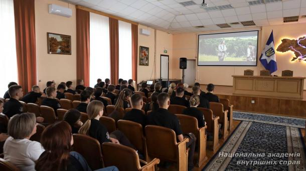 Ахтем Сеітаблаєв у Київському ліцеї МВС: коли мистецтво говорить мовою сили духу