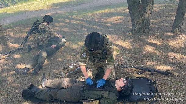 У НАВС провели відкрите заняття з тактичної медицини в умовах, наближених до бойових