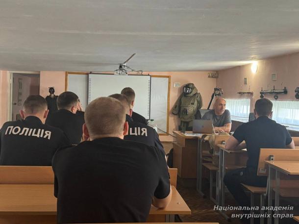 Бінарне заняття для майбутніх оперуповноважених: тактика документування злочинів, пов’язаних із незаконним обігом зброї