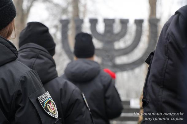 Сьогодні — День вшанування пам’яті жертв Голокосту Сьогодні — День вшанування пам’яті жертв Голокосту