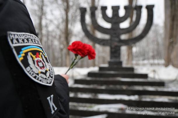 Сьогодні — День вшанування пам’яті жертв Голокосту Сьогодні — День вшанування пам’яті жертв Голокосту