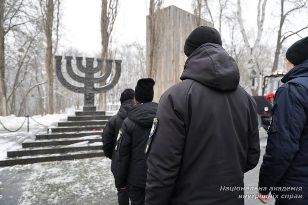 Сьогодні — День вшанування пам’яті жертв Голокосту Сьогодні — День вшанування пам’яті жертв Голокосту