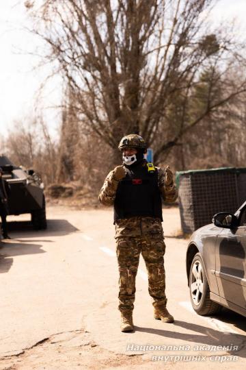 Навчання на блокпості в умовах бойових загроз: курсанти НАВС відпрацювали комплексні алгоритми дій