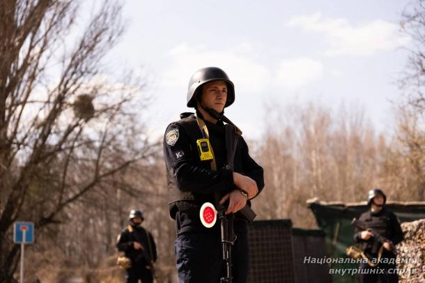 Навчання на блокпості в умовах бойових загроз: курсанти НАВС відпрацювали комплексні алгоритми дій