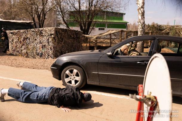 Навчання на блокпості в умовах бойових загроз: курсанти НАВС відпрацювали комплексні алгоритми дій