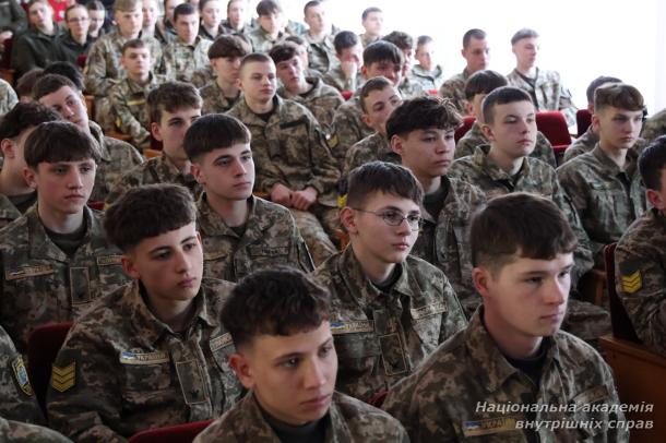 Діалог із майбутніми вступниками: курсанти НАВС відвідали Волинський ліцей