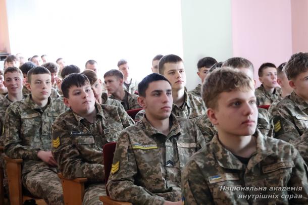 Діалог із майбутніми вступниками: курсанти НАВС відвідали Волинський ліцей